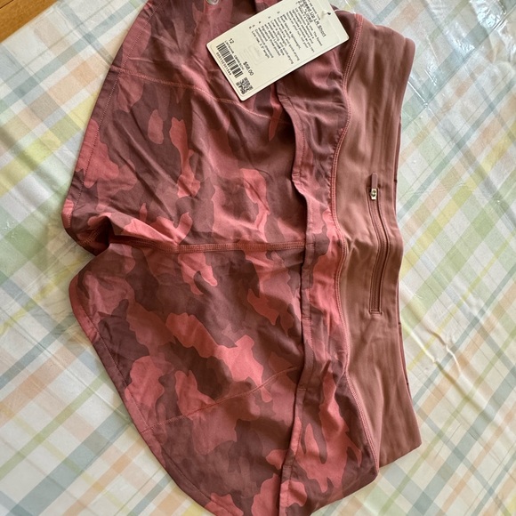 Lululemon Speed up shorts 2.5 lined pink camo and grey flower pattern available - Picture 11 of 11